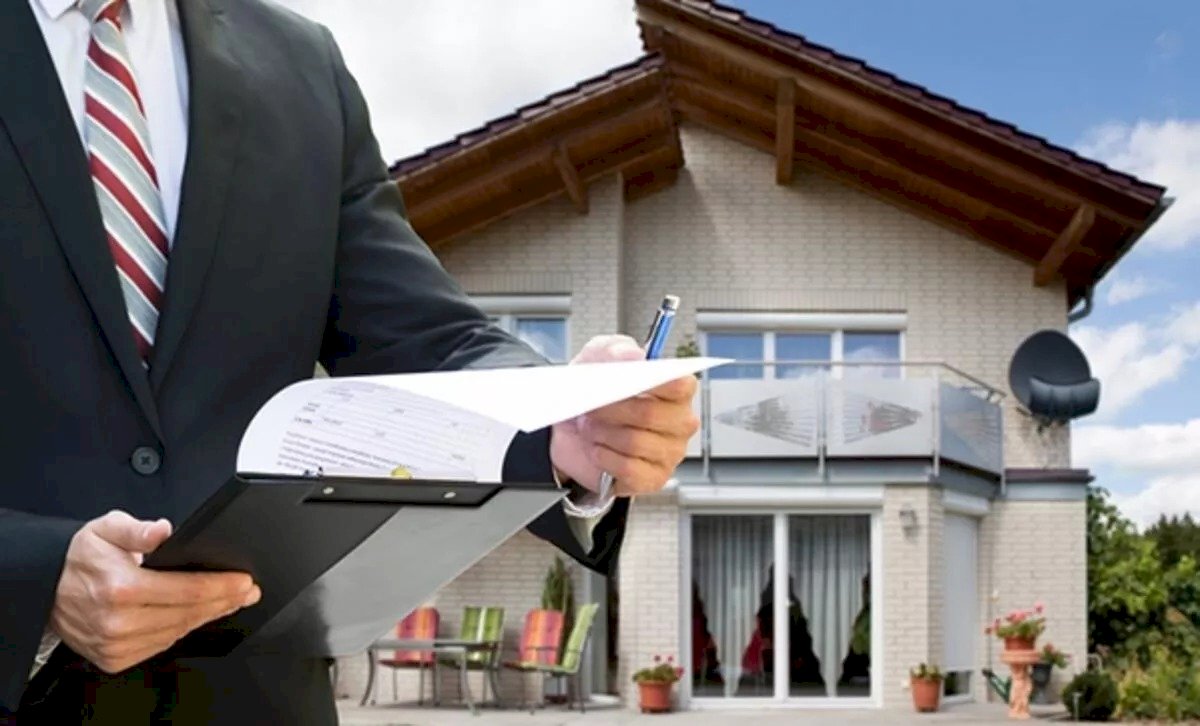 Emlakçılık mesleğinde uzman olabilmek için gerekli temel kriterler nelerdir.