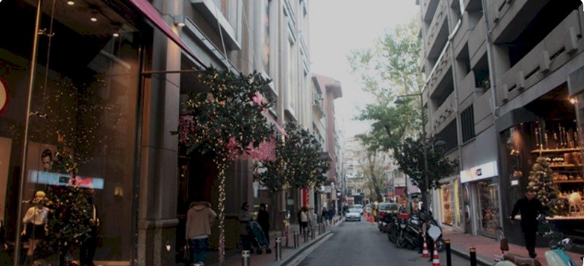 Nişantaşı nın En Eski Ailelerinden Birisinin Tercih Ettiği Emlakçıyım.