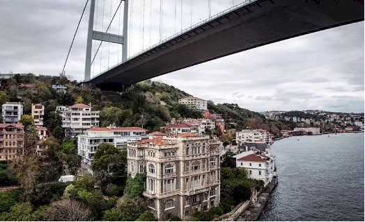 Boğaz’ın simge yapılarından Zeki Paşa Yalısı satışı çıktı.