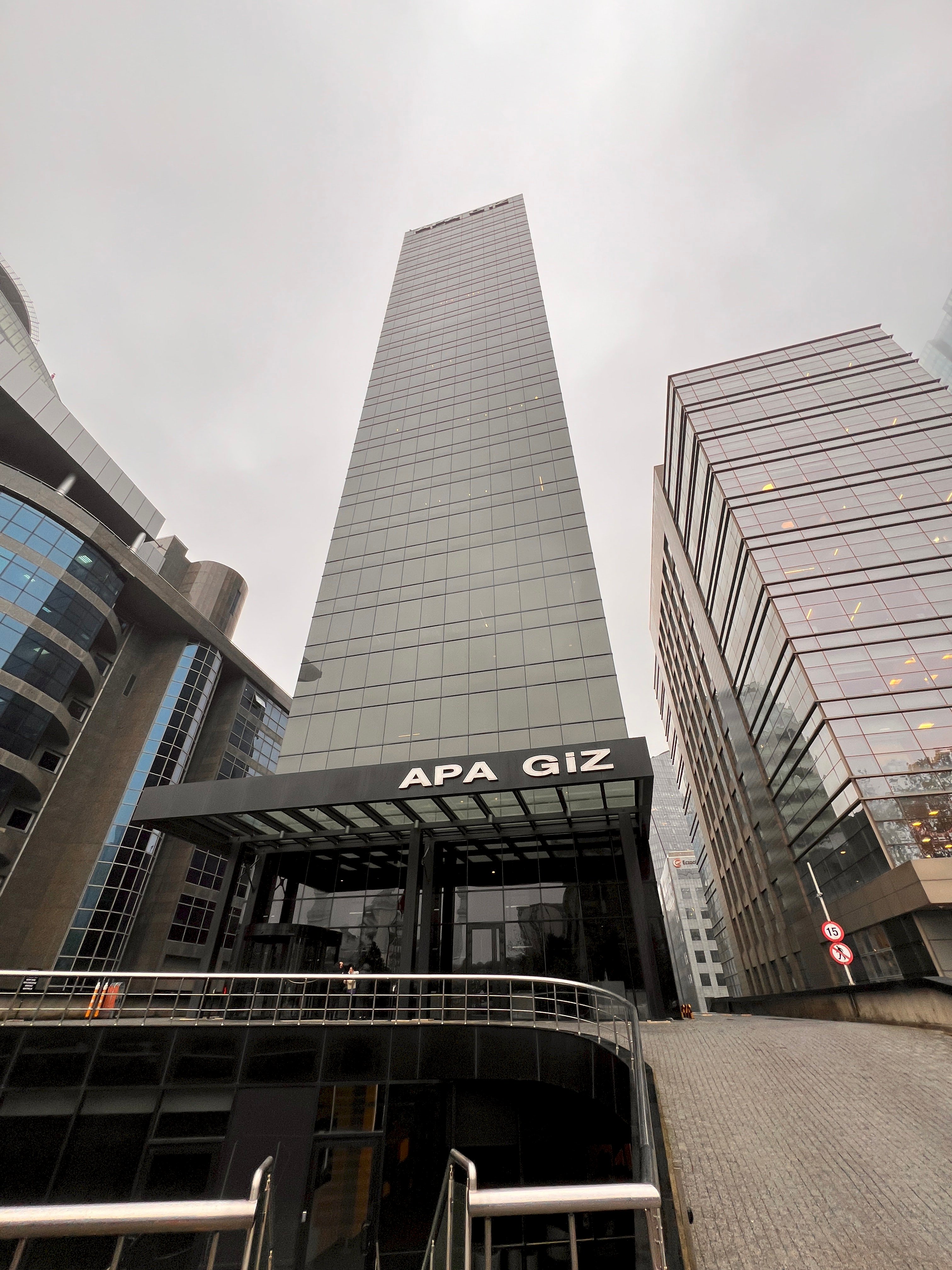 Plaza-Büyükdere Cd-Apa Giz