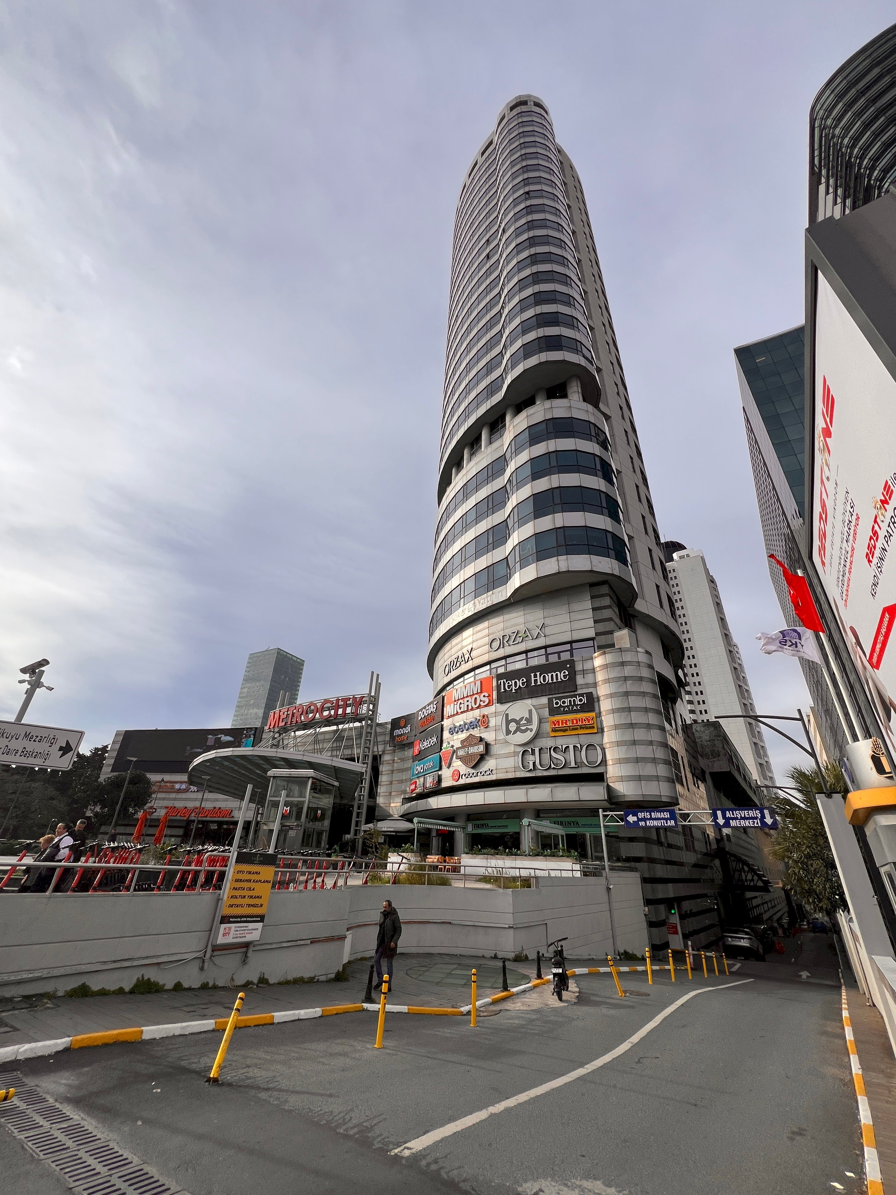 Plaza-Büyükdere Cd-Metrocity