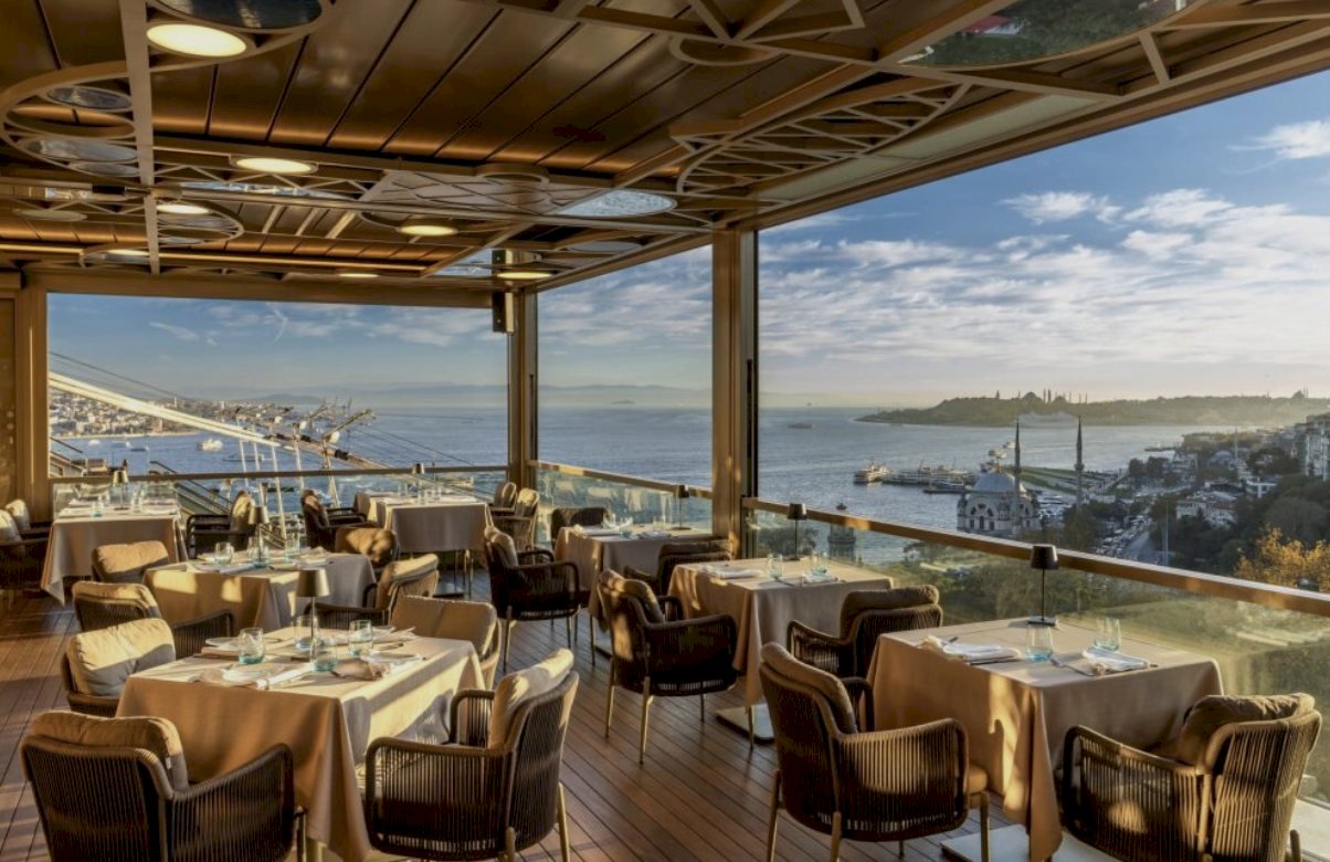 Les Ambassadeurs Bar – Swissôtel The Bosphorus Beşiktaş’ın Seçkin Barlarından Biri