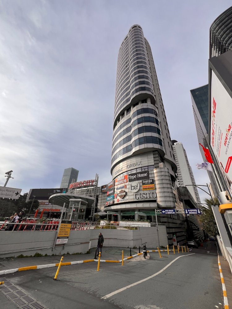 Plaza-Büyükdere Cd-Metrocity