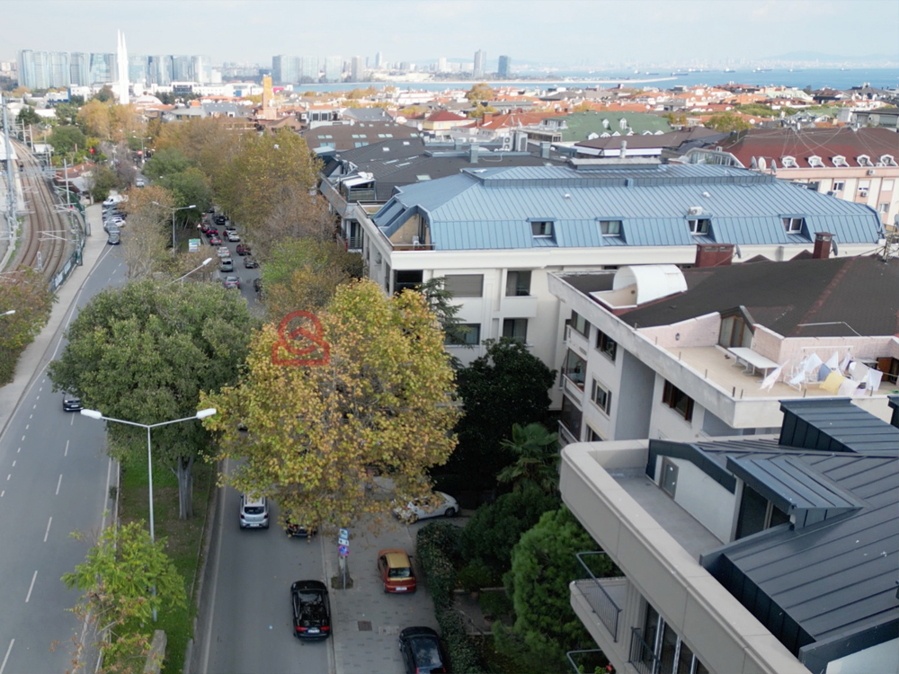 Marmaray yakını, sıfır bina bahçe kat 100 m² kapalı otopark